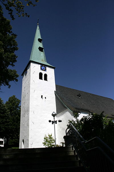 File:Herscheid - Am Markt - Evangelische Apostelkirche 02 ies.jpg