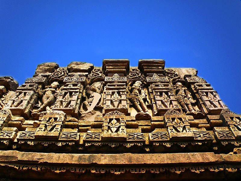 File:Hindu Sculptures at Bijamandal Ruins, Vidisha, Madhya Pradesh.jpg