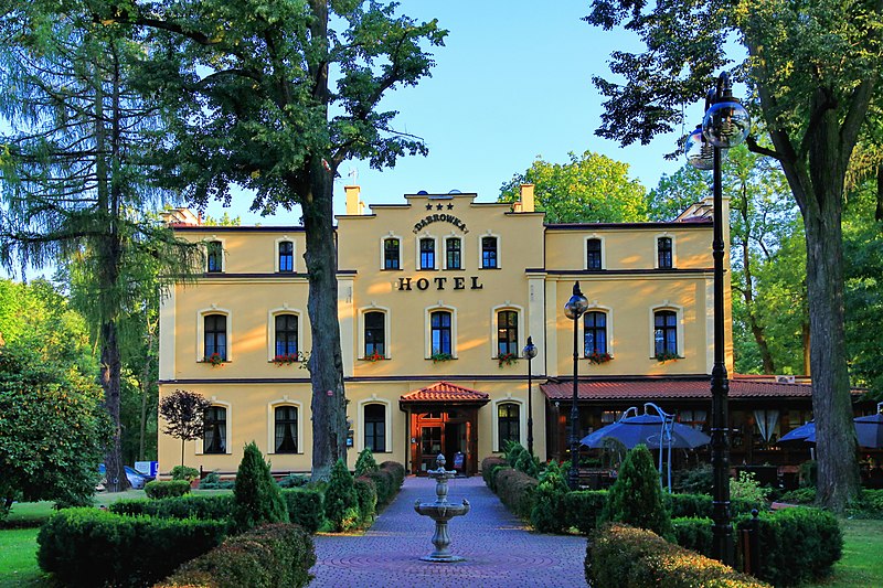 File:Hotel Dąbrówka w Jastrzębiu-Zdroju 1.JPG