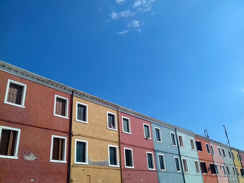 File:Houses-in-Burano.jpg