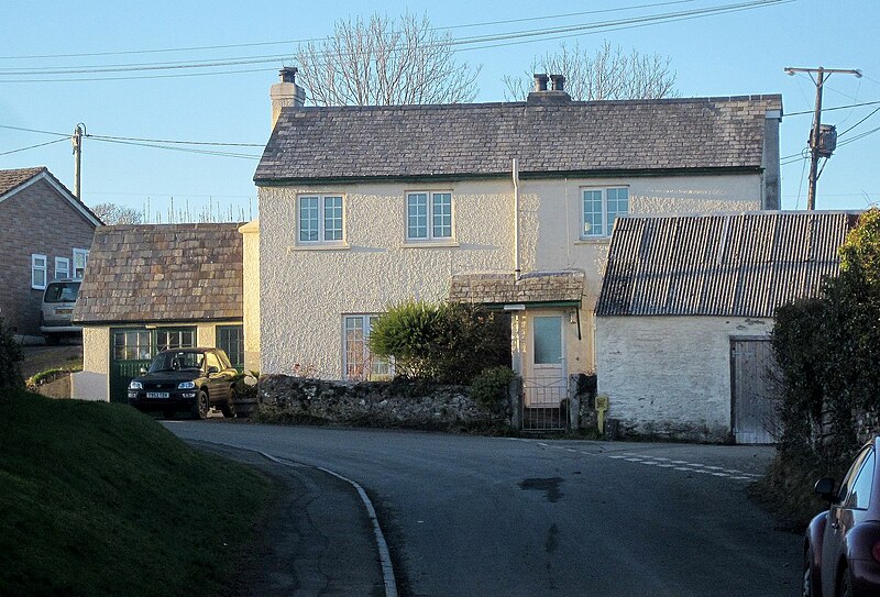 File:Houses at St Keyne - geograph.org.uk - 4537607.jpg