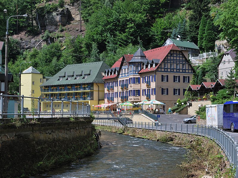 File:Hrensko 2009, Hotel Praha.jpg