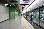 Huangmugang Station Platform 1 (revised).jpg