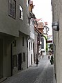 Blick von der Marktstraße durch die Humpisgasse zum Gänsbühl, links das Humpisquartier, im Hintergrund das Josefshaus