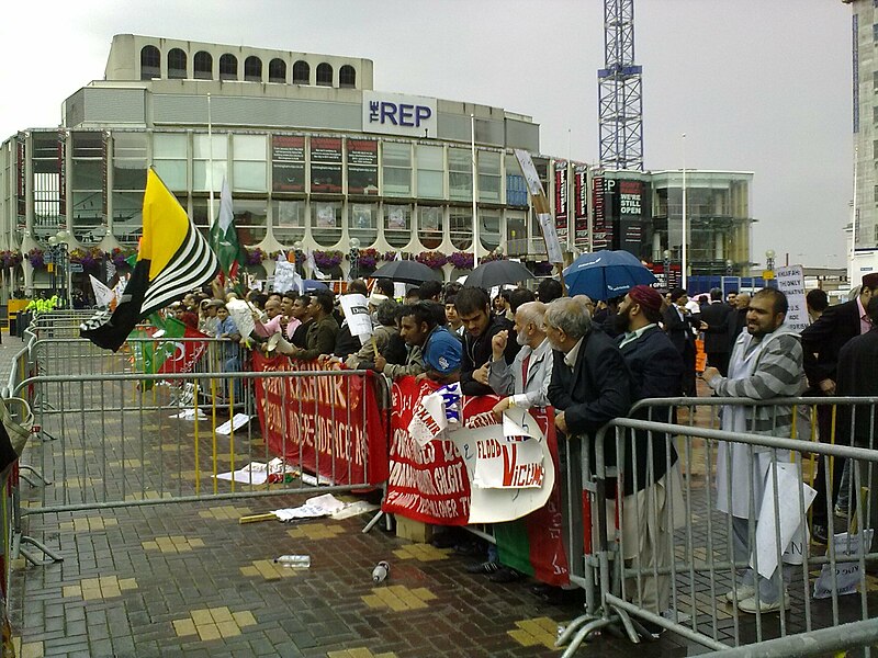 File:ICC,Birmingham,UK protest over Pakistan presidentual visit during flooding.jpg