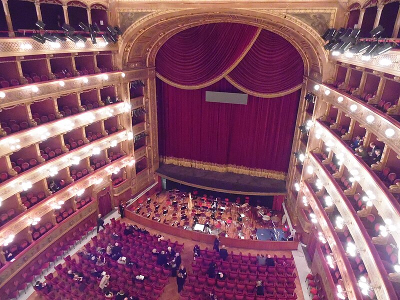 File:Interior of Teatro Massimo (Palermo) SAM 0427.JPG