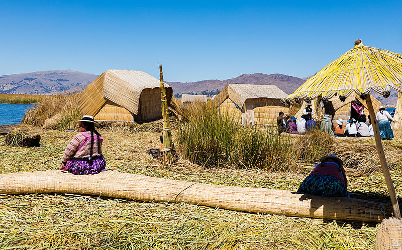 File:Islas flotantes de los Uros, Lago Titicaca, Perú, 2015-08-01, DD 30.JPG