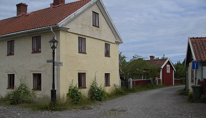 File:Järntorget, Skänninge, juni 2005.jpg