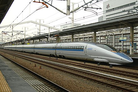 An 8-car 500 series Kodama set at Himeji Station in August 2009