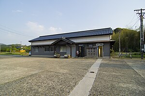 나가토미스미 역