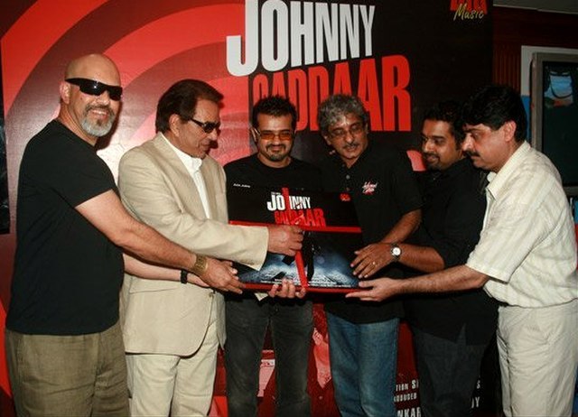 Raghavan along with composers Shankar–Ehsaan–Loy and actor Dharmendra at the music launch of Johnny Gaddaar
