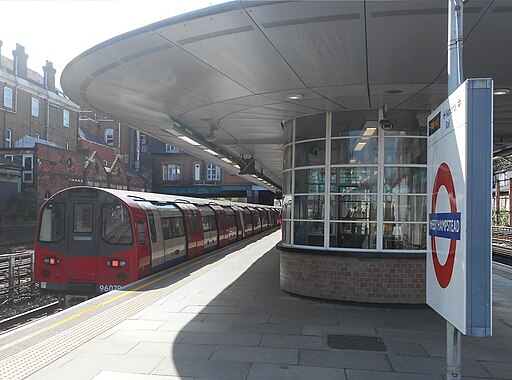 Jubilee Line train at West Hampstead, April 2014 (cropped)