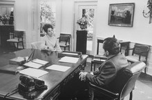 Julie with her father in the Oval Office in December 1971 Julie Eisenhower talking to Richard M. Nixon in the oval office. - NARA - 194745.tif