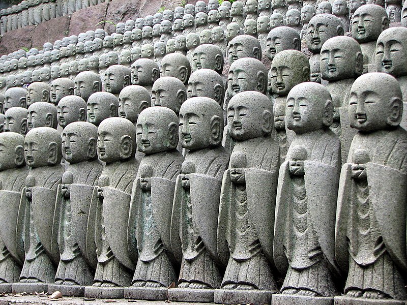 File:Kamakura Hasedera Sculptures 2.jpg