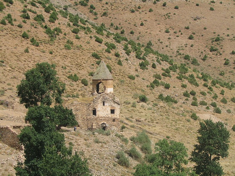 File:Karmravank Armenian monastery (Lake Van) - view2.JPG