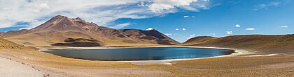 Vista panorâmica de Miñiques, um grupo vulcânico e lagoa situados na região de Antofagasta, norte do Chile. (definição 19 328 × 5 131)