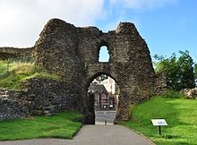 The interior face of the southern gatehouse, constructed by Richard of Cornwall Launceston Castle gatehouse.jpg