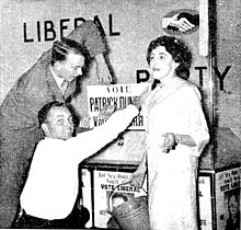 Party members put up posters in Sea Point during the 1959 provincial election campaign Liberal veldtog.jpg