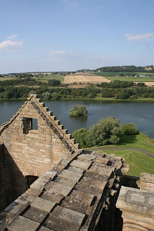 In 1594 James VI requested a shipment of English lead to repair the roof of Linlithgow Palace