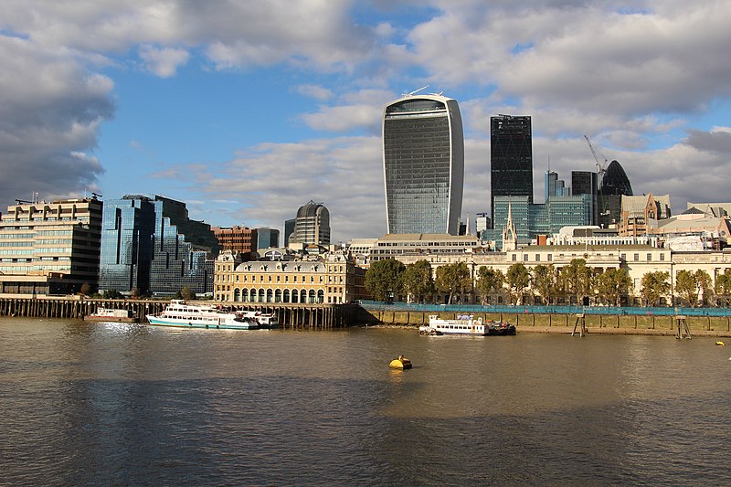 File:London - The Queen's Walk.jpg