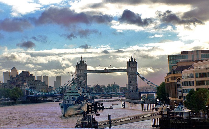 File:Londres.- La Tamise et Tower Bridge.jpg