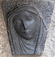 Madonnenbild von Absam an einer Hauswand in St. Ulrich in Gröden