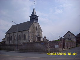 Het stadhuis en de kerk in Erquinvillers