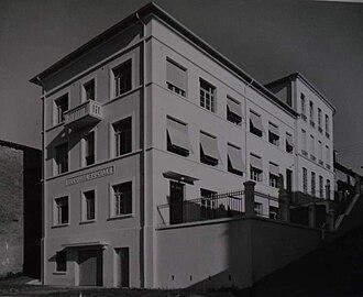 Maison Bié vue du quai de la Midouze rénovée en bureau de la sécurité sociale