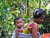 Малагасийская женщина с ребёнком