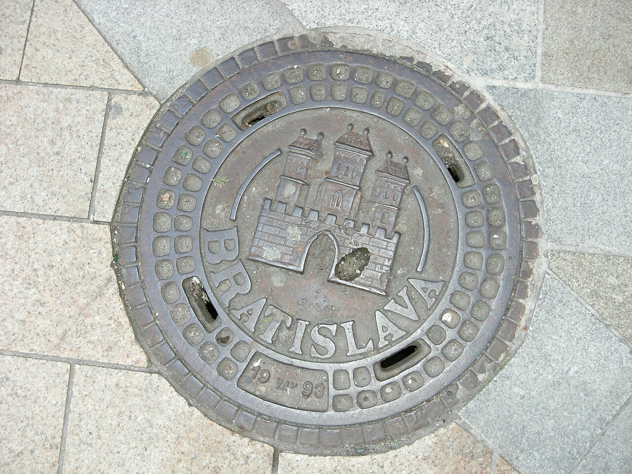 Manhole cover - Wikipedia