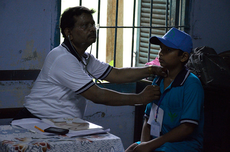 File:Medical Screening - Summer Camp - Nisana Foundation - Sibpur BE College Model High School - Howrah 2013-06-07 8991.JPG