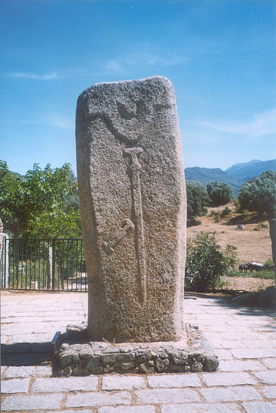 File:Menhir Filitosa V.jpg