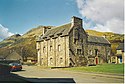 Menstrie Castle, Ochil Hills етегінде.jpg