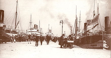 1900年左右，Molo San Carlo的经销商和乘客