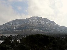Vista del Monte Puget innevato nel febbraio 2012.