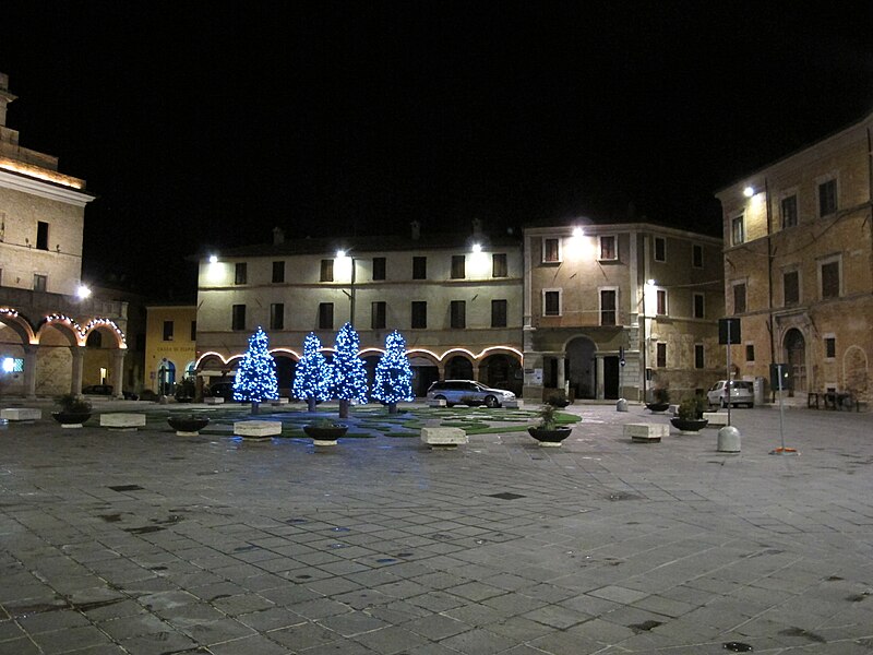 File:Montefalco, piazza 05.JPG