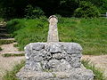 Monument commémoratif au pied du pog de Montségur.