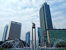"Welcome!" statue in Central Jakarta Monumen dan bundaran Jakarta.jpg