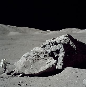 فضانورد هریسون اشمیت در ماه