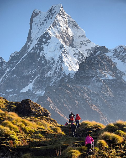 File:Mt. Fishtail and trekkers.jpg