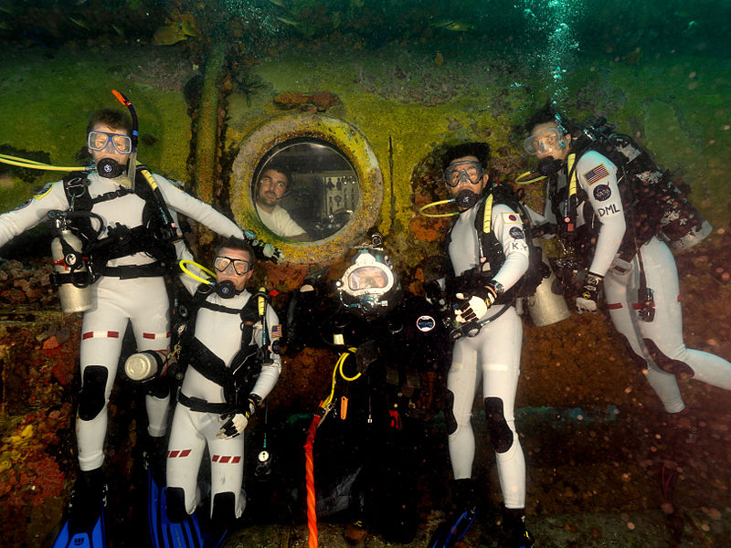 File:NEEMO 16 crew at Aquarius.jpg