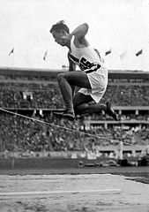 Der Bronzemedaillengewinner Tajima Naoto errang zwei Tage später mit dem ersten 16-Meter-Sprung der Leichtathletikgeschichte Gold im Dreisprung