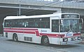 4352（福岡200 か 748） 1975年から2008年まで採用された標準的な車体塗装の一般路線車