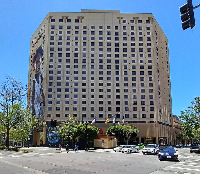 File:Oakland Marriott City Center 2.jpg