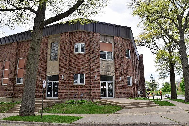 File:Old Grundy Center High School.jpg