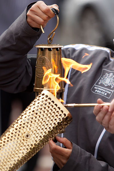 File:Olympic Torch Relay - 2012 (7432673112).jpg