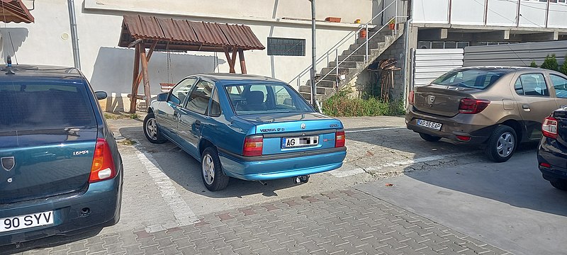 File:Opel Vectra A 1.7D Sedan (1988-1995 Pre-Facelift)-rear.jpg