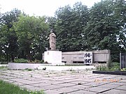 PICT1799 Братська могила 2 світової війни радянських воїнів. Поховано 247 воїнів.Радянських окупантів в 1918 105 чоловік.jpg