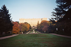 Jardins du campo del Moro, offrant perspective au palais royal, en plein cœur de Madrid.