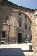 Palazzo Albani - Ingresso (Large).tif